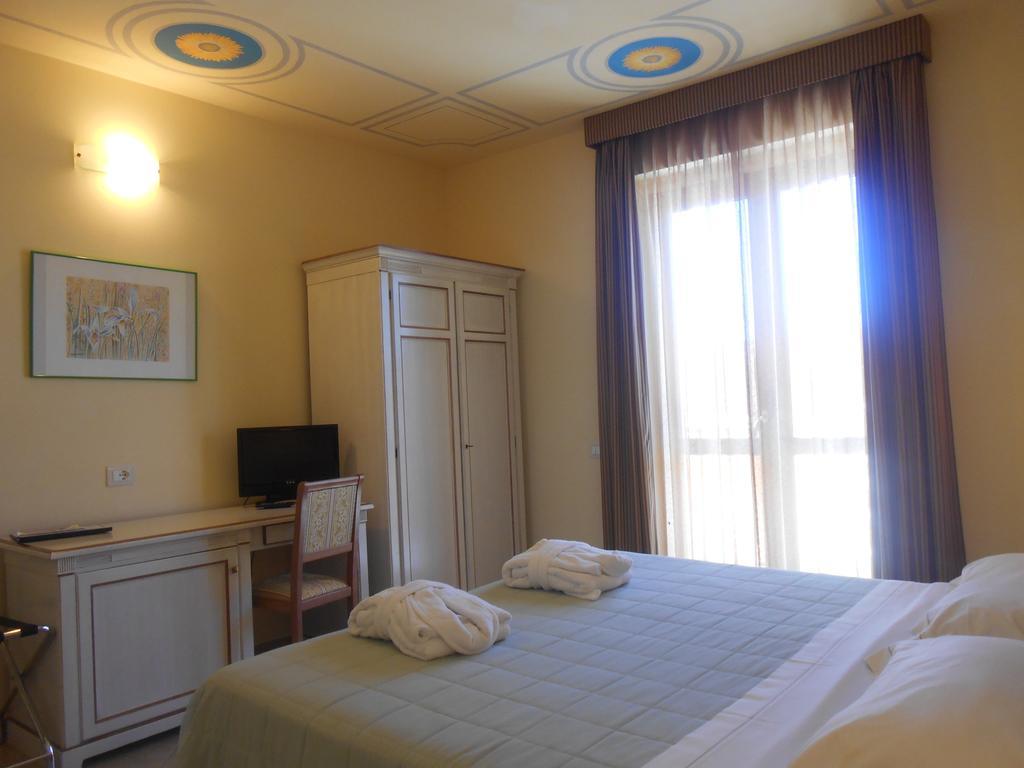 Hotel Saturno Fonte Pura Сатурния Екстериор снимка